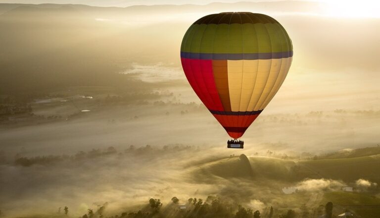 Global Ballooning' unbranded colour balloon on it's second flight in Victoria's Yarra Valley. Pilot, Brian Garth.