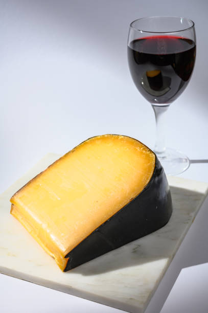 gouda cheese with glass of red wine